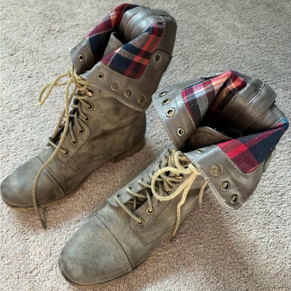 Gray Lace-Up Women's Boots - Picture 2 of 3